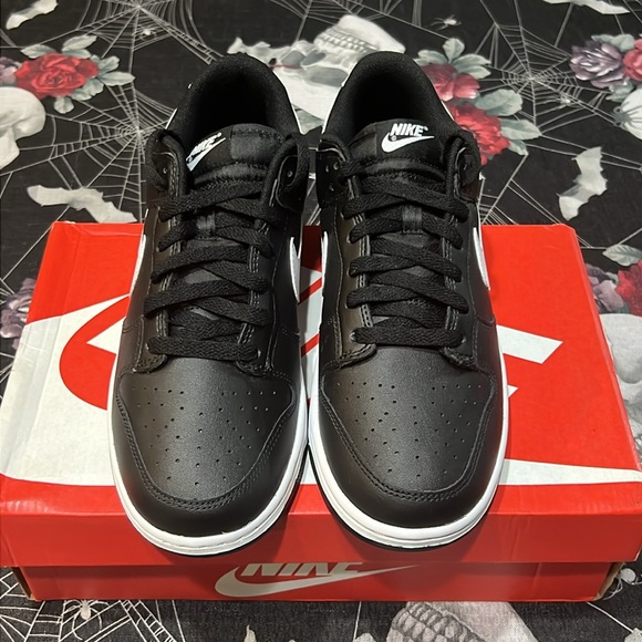 DS 2023 NIKE DUNK LOW RETRO BLACK PANDA 2.0 SIZE MENS 9 OR 9.5 NIB - Picture 2 of 12